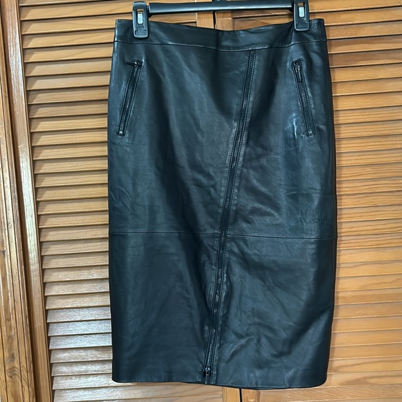 Classiques Entier black leather skirt - Picture 1 of 5